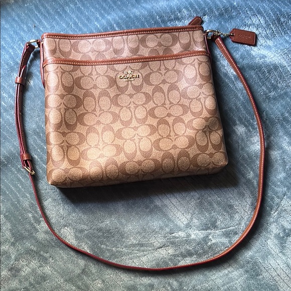 Coach Brown Crossbody Bag with Timeless Elegance - Picture 1 of 8